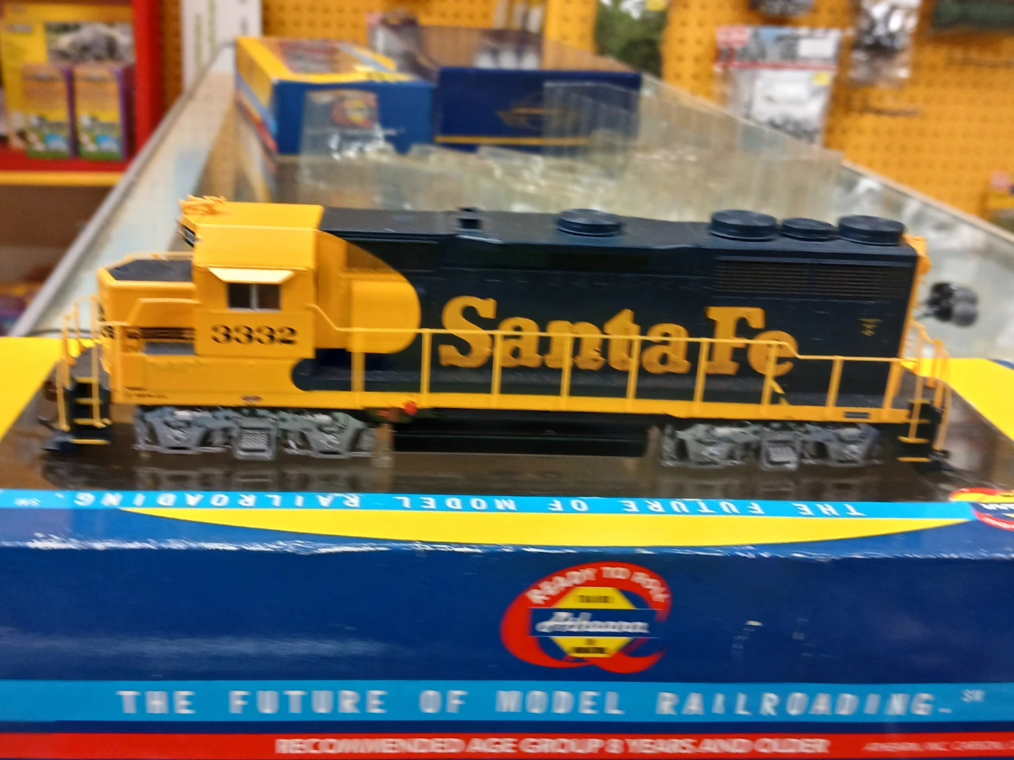 Athearn Santa Fe Model Train Locomotive 3332 - photo 5