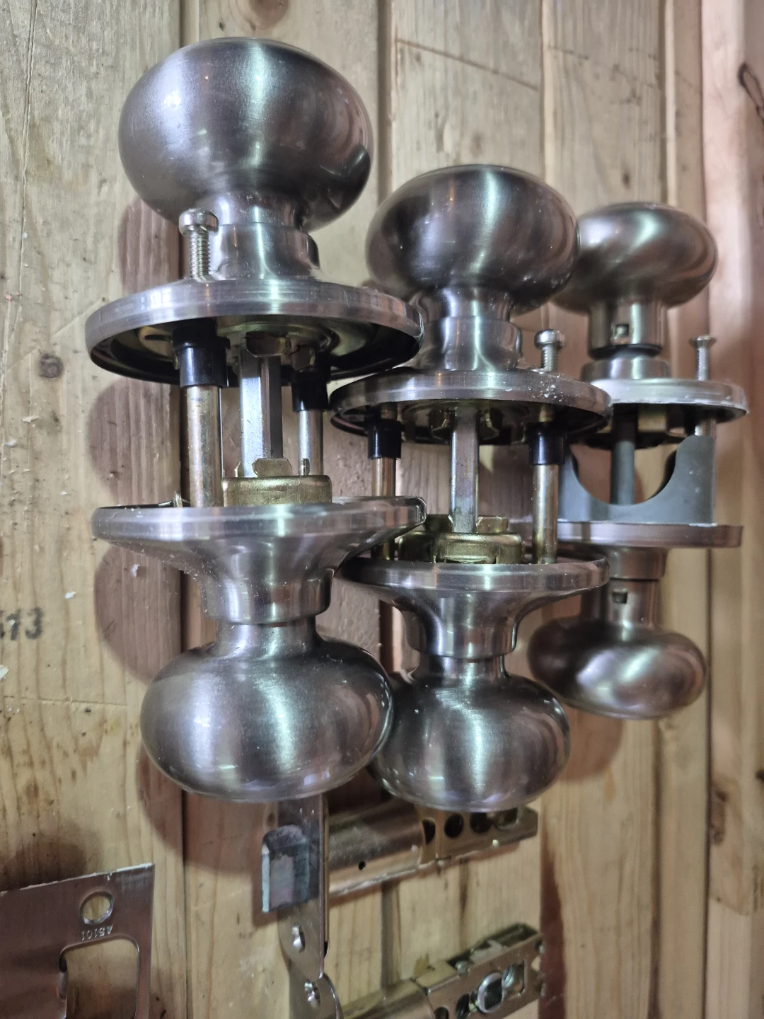 Defiant Door Knobs and Latches - photo 2