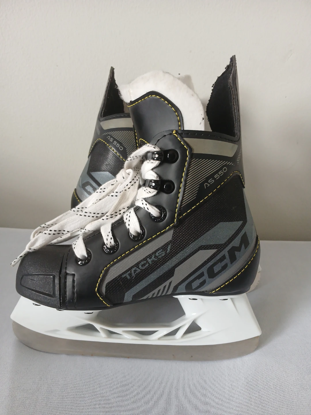 CCM Tacks AS-550 Ice Hockey Skates - Youth 11