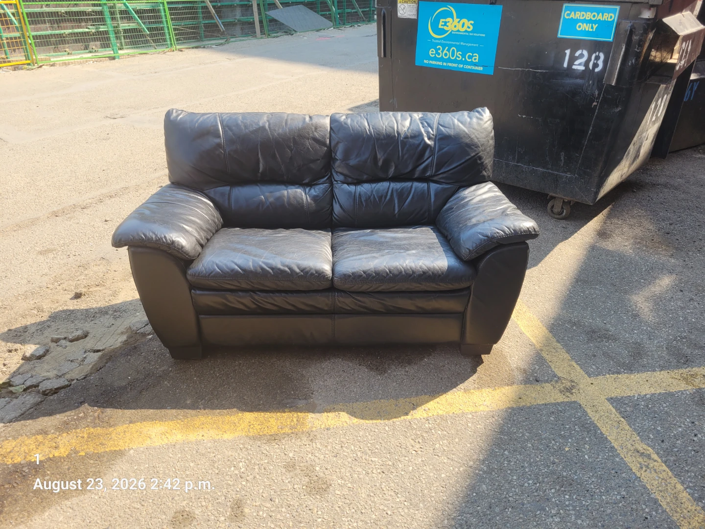 Black leather loveseats - photo 4