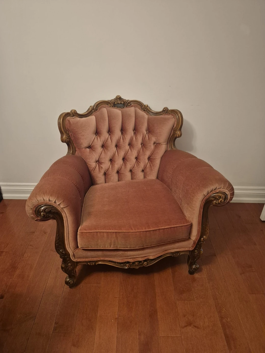 2 peices. A Vintage antique french provincial sofa and arm chair - photo 2