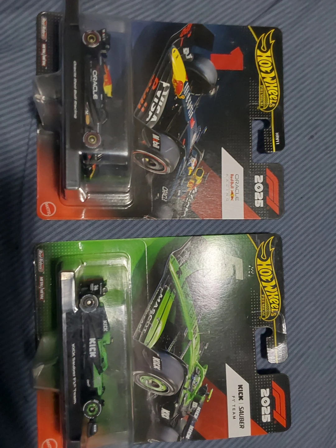 Hot Wheels Premium F1 2025 Oracle Red Bull Racing & Kick Sauber