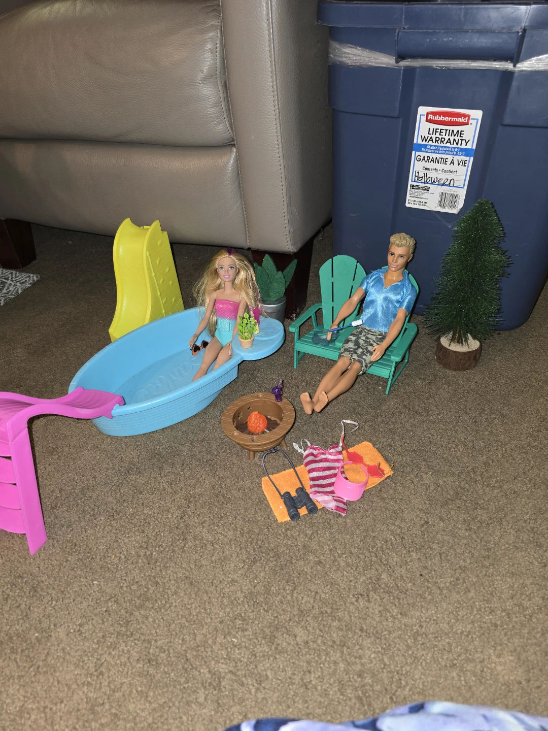 Barbie and Ken Doll Set with Pool and Accessories - photo 3