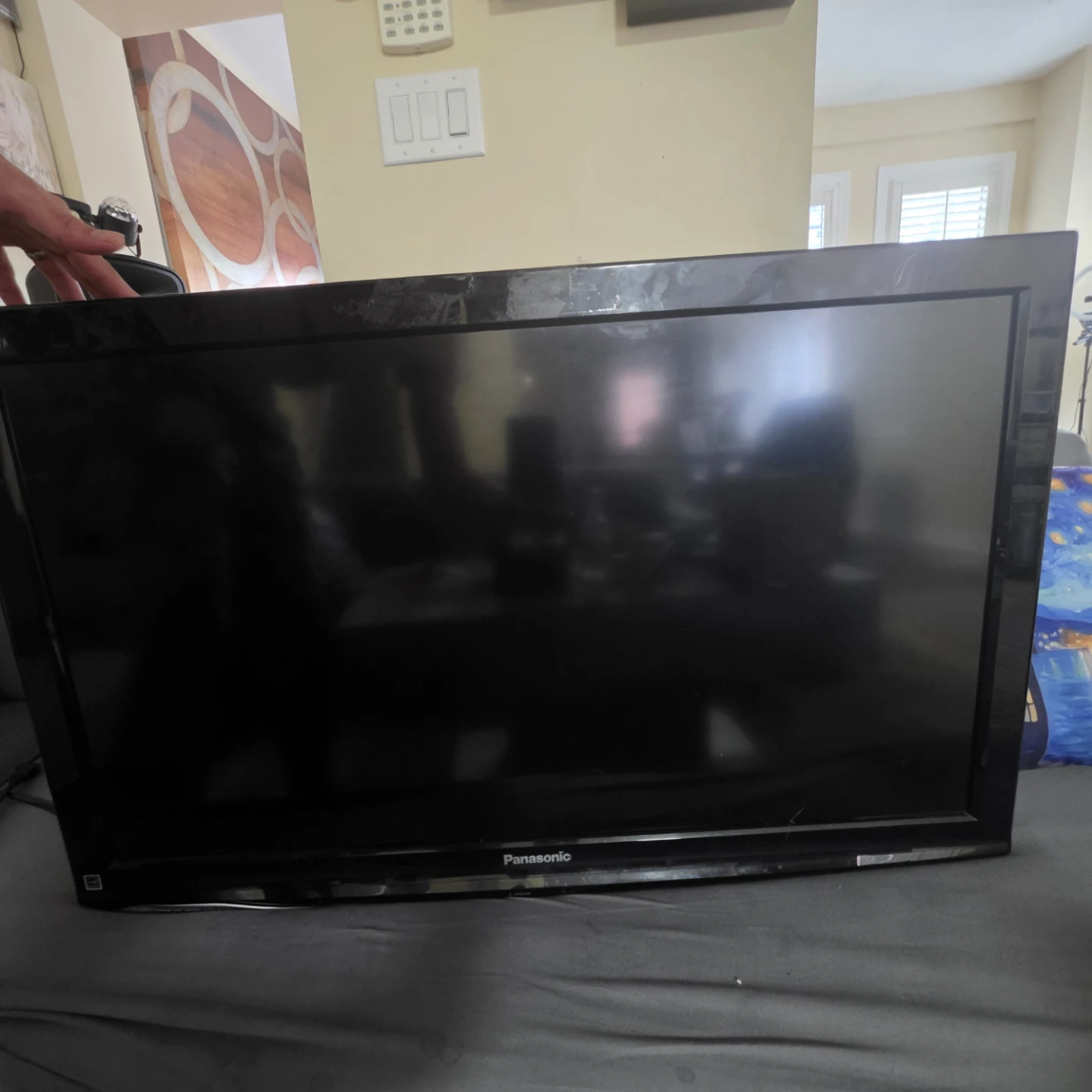Panasonic Viera 42-inch LCD TV - photo 2