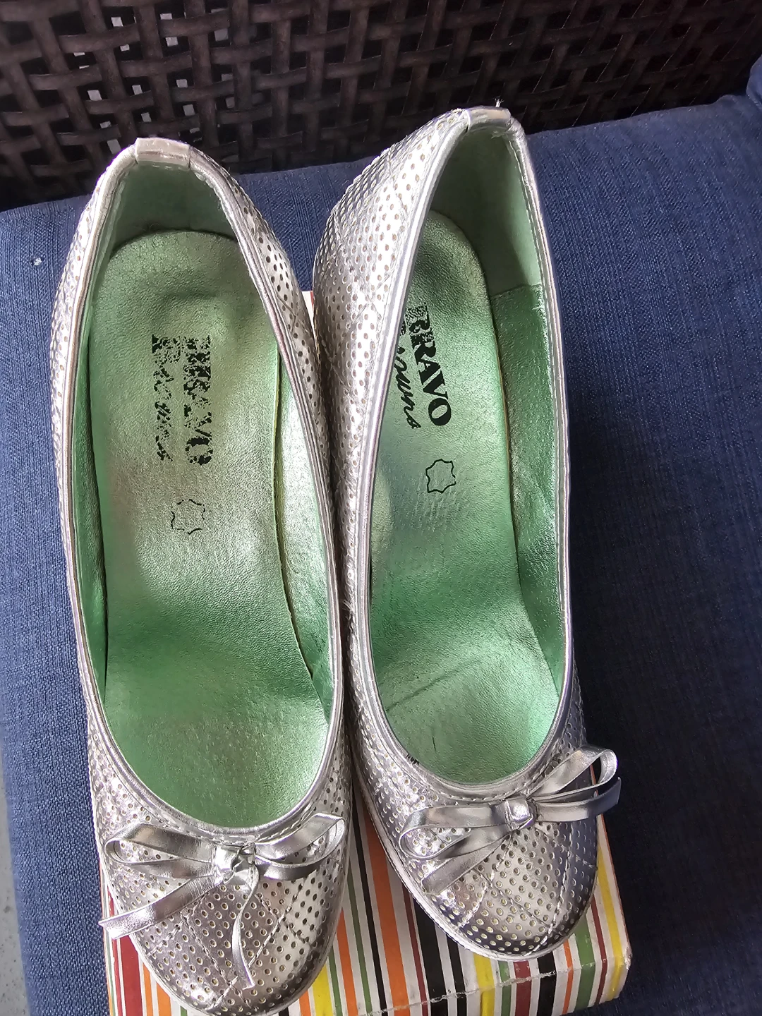 Bravo Crowns Silver Wedge Heels with Bows size 8 - photo 2