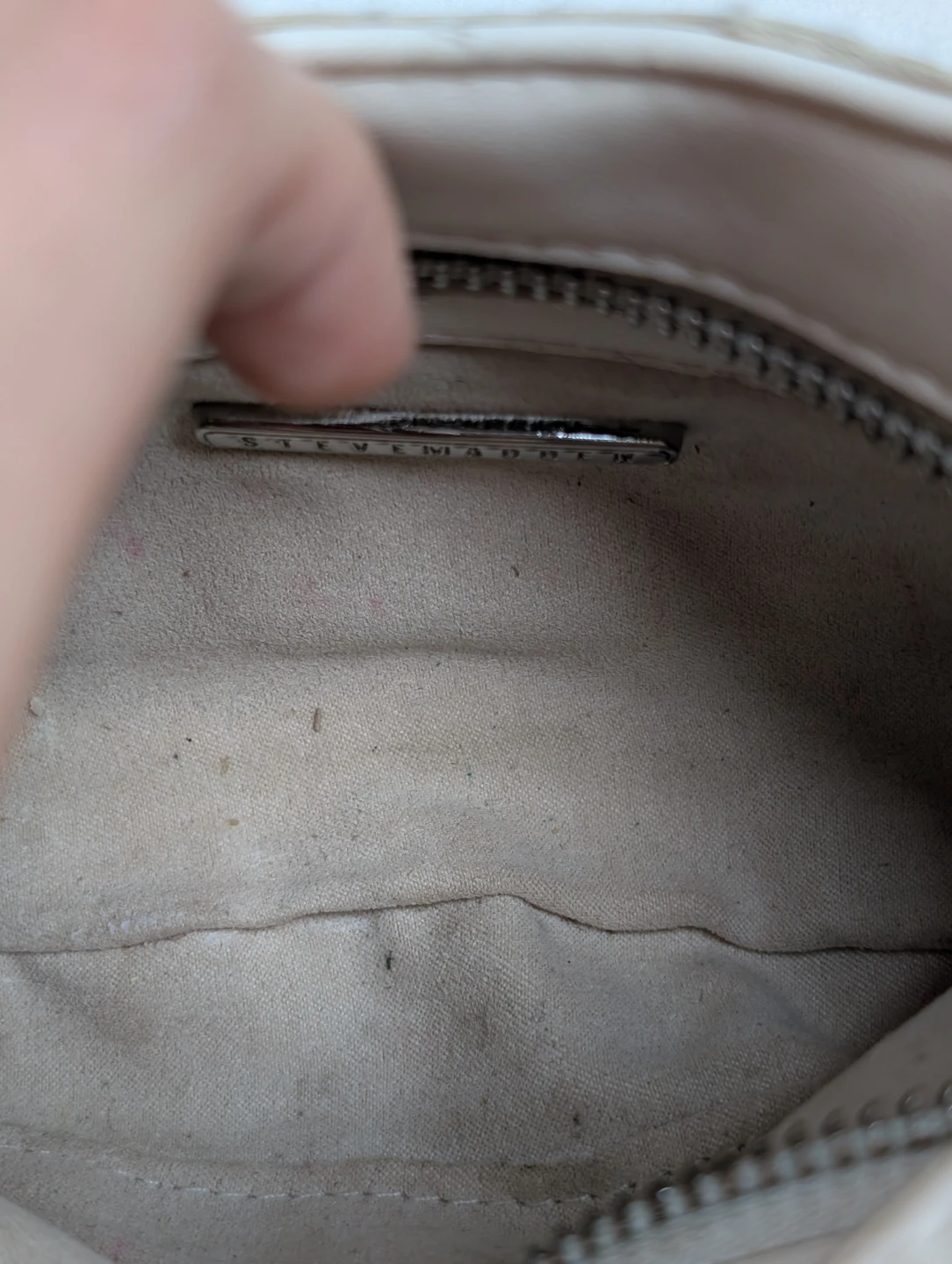 Steve Madden Cream Shoulder Bag needs cleaning inside - photo 4