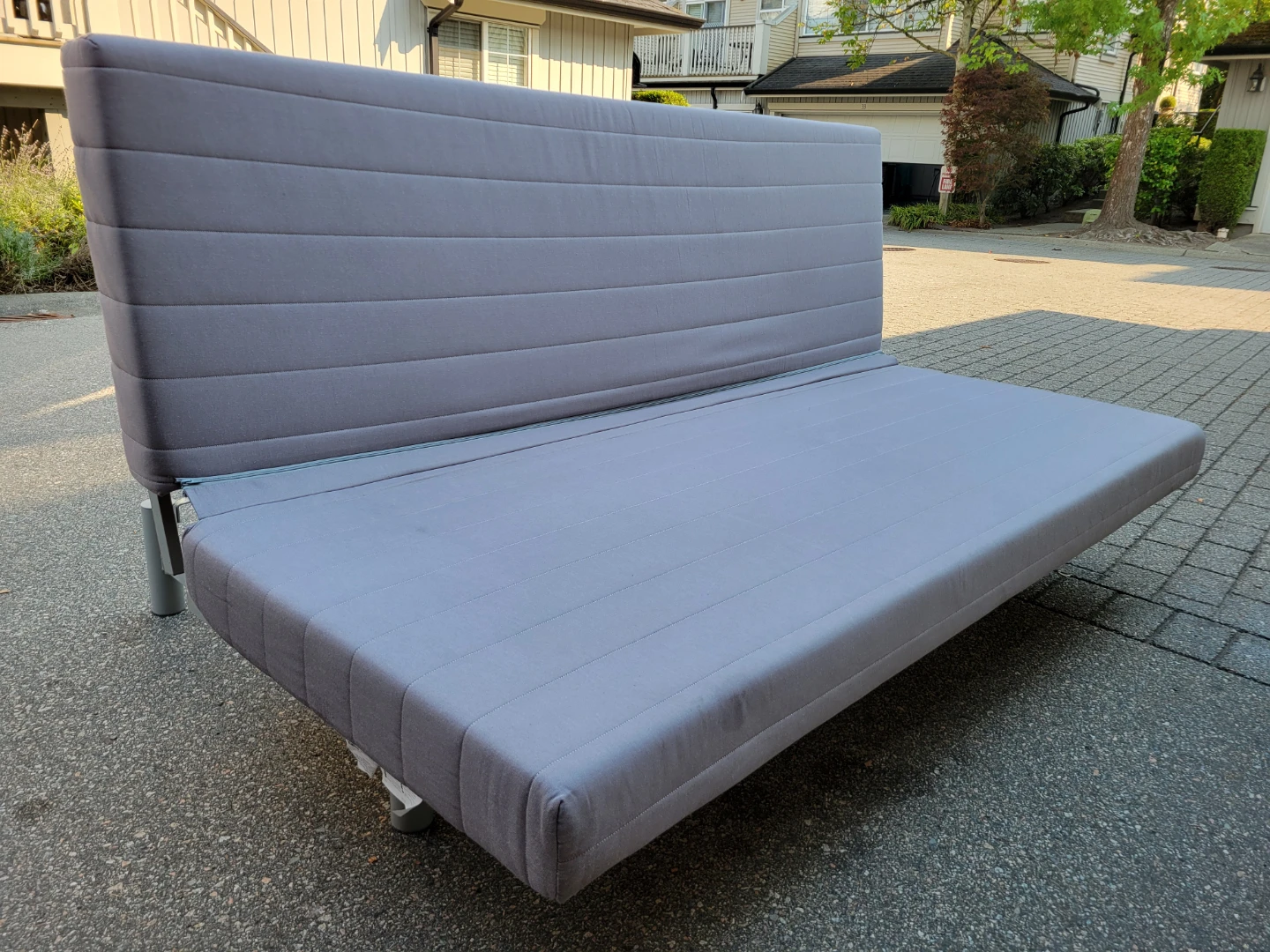 IKEA BEDDINGE Convertible Sleeper Sofa /  Full Futon Bed.