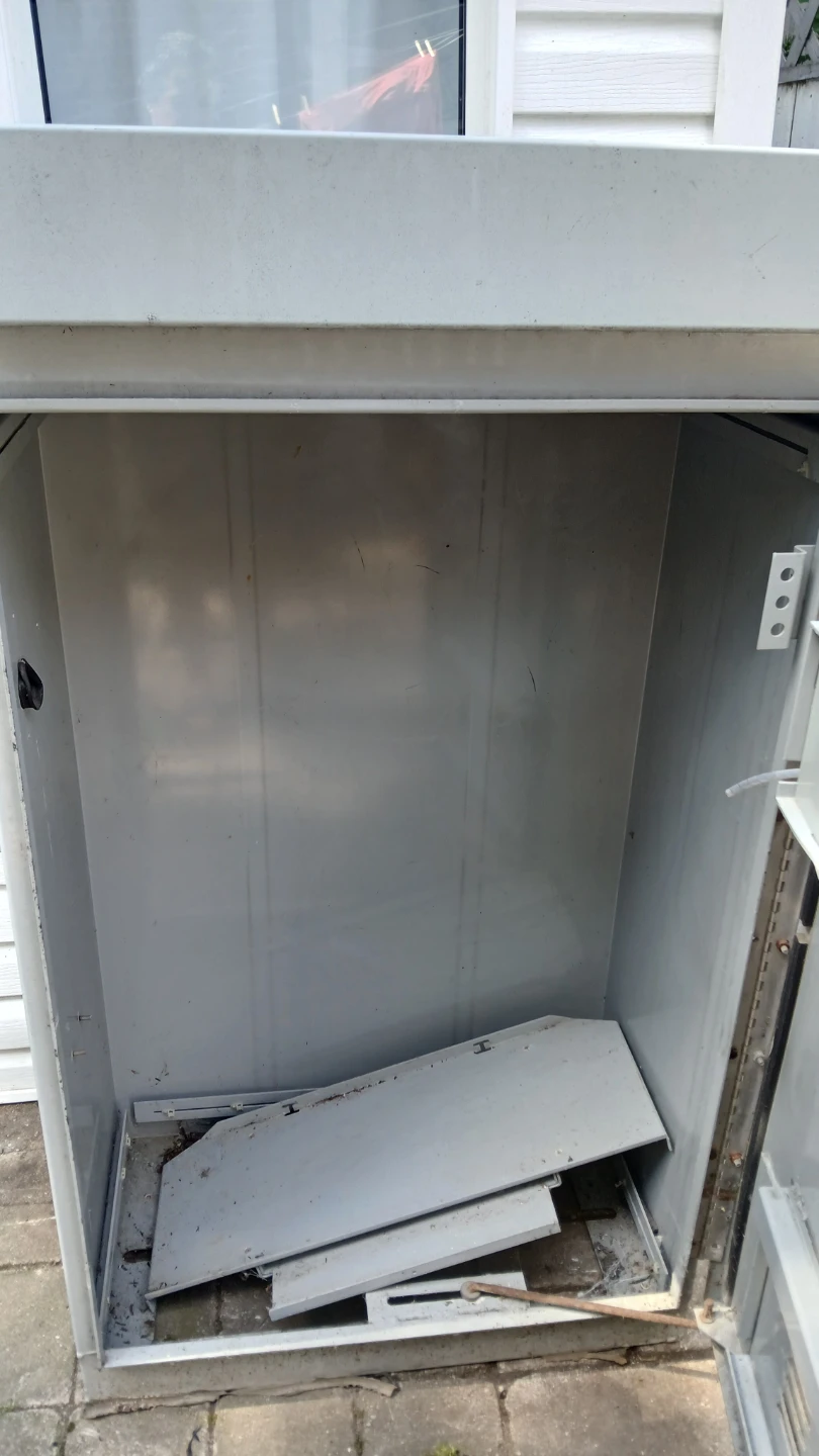 Large metal cabinet for $50.00 - photo 4