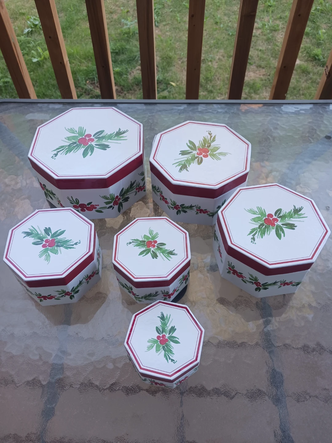 Set of 6 octagonal holly Christmas gift boxes