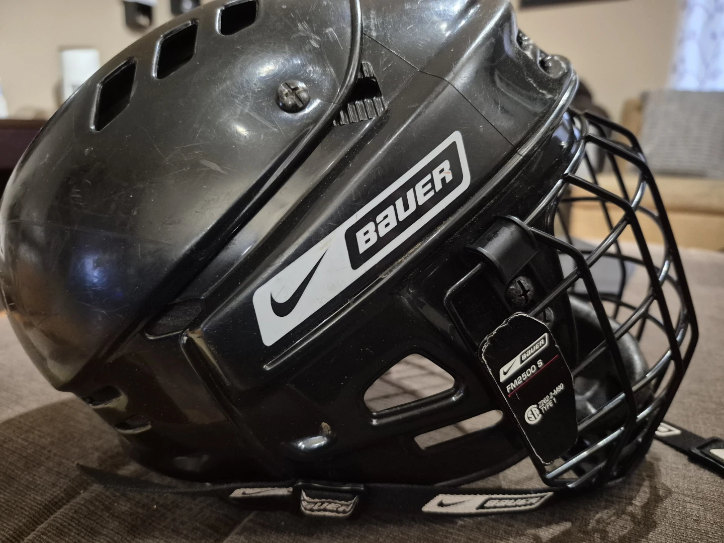 Selling expired Hockey helmet for parts - photo 4