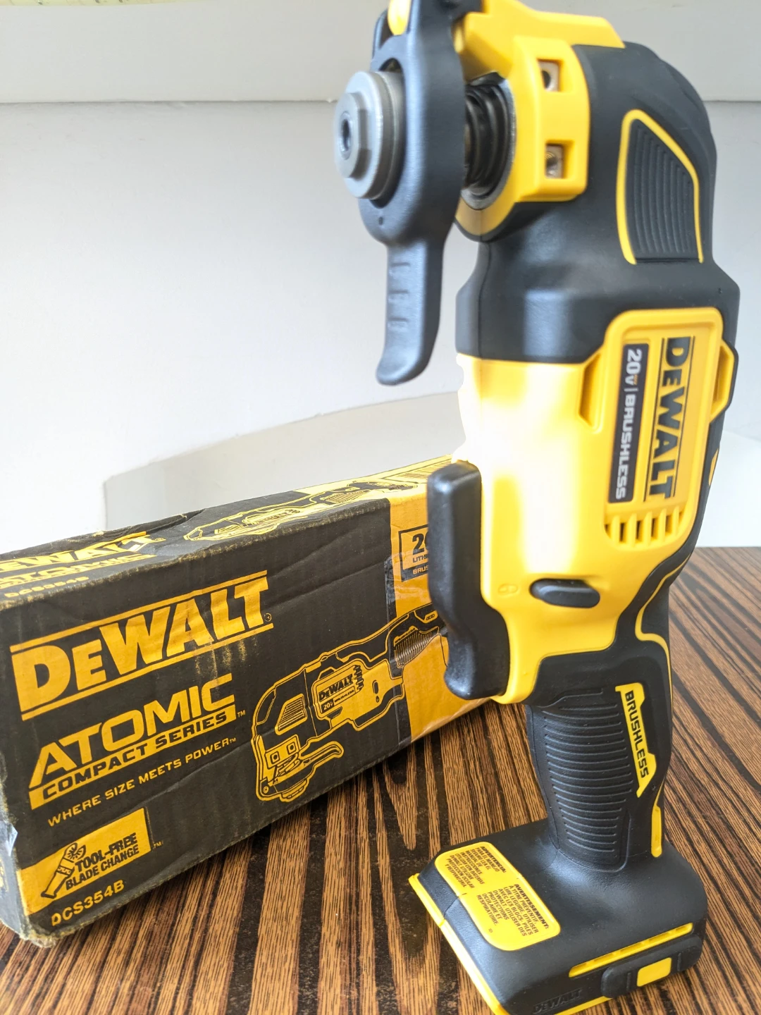 20V Max DeWalt ATOMIC Brushless Oscillating Multi-tool - photo 3