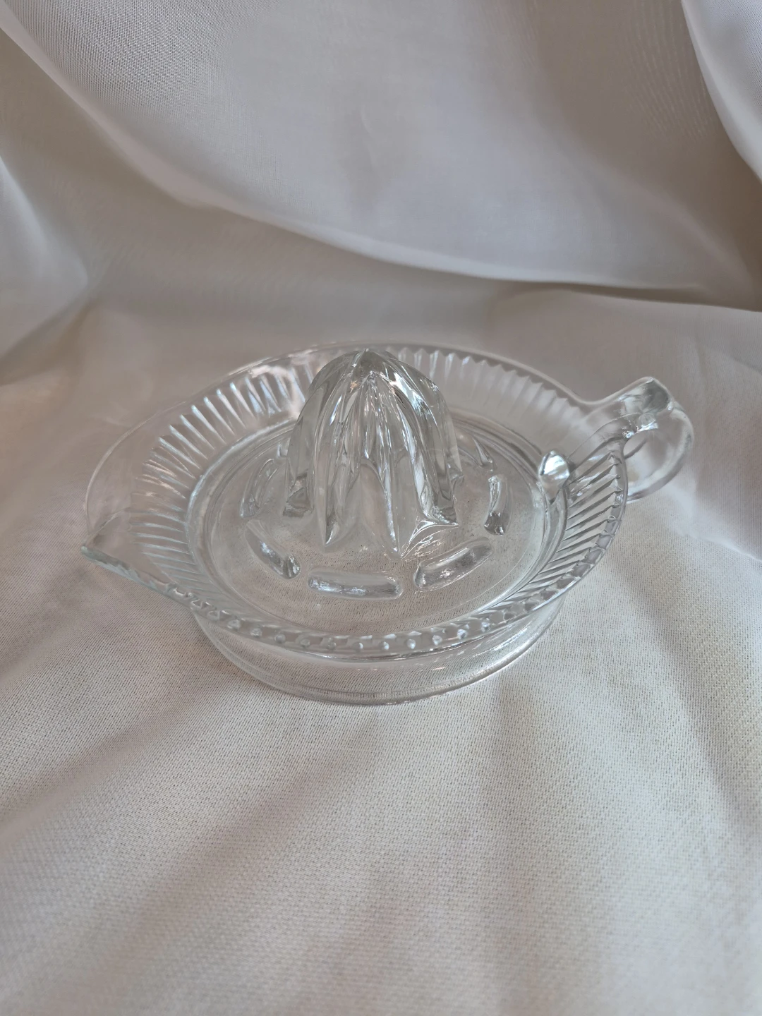 Beautiful 5" Vintage Hand Held Juicer - photo 2