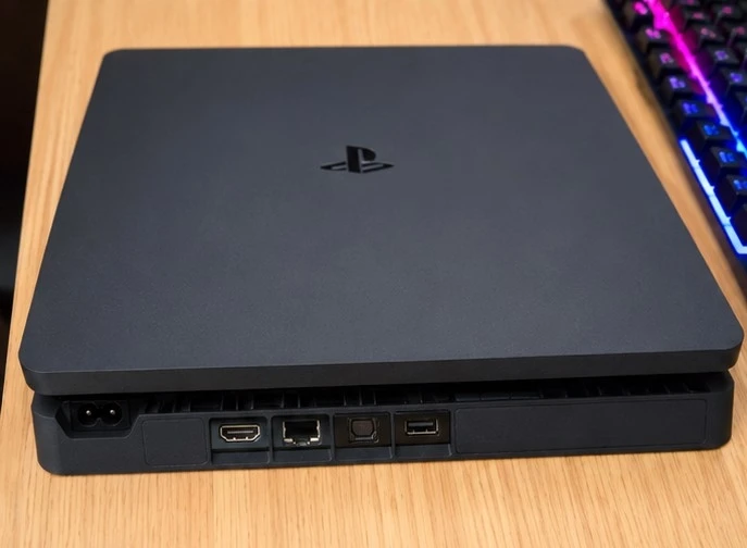 PS4 Slim + 2 Controllers + Games - photo 2