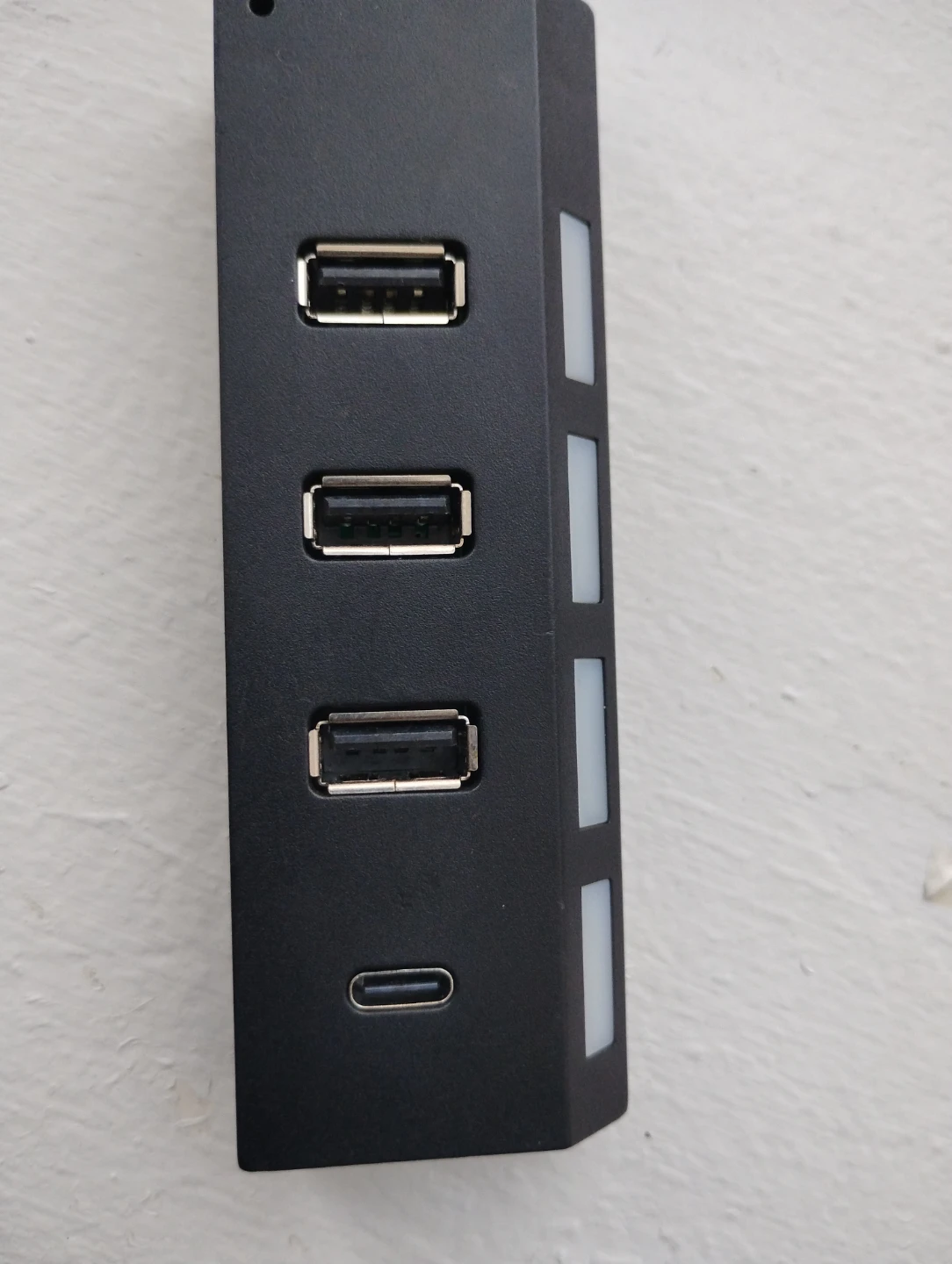4-Port USB Hub with USB-C - photo 2