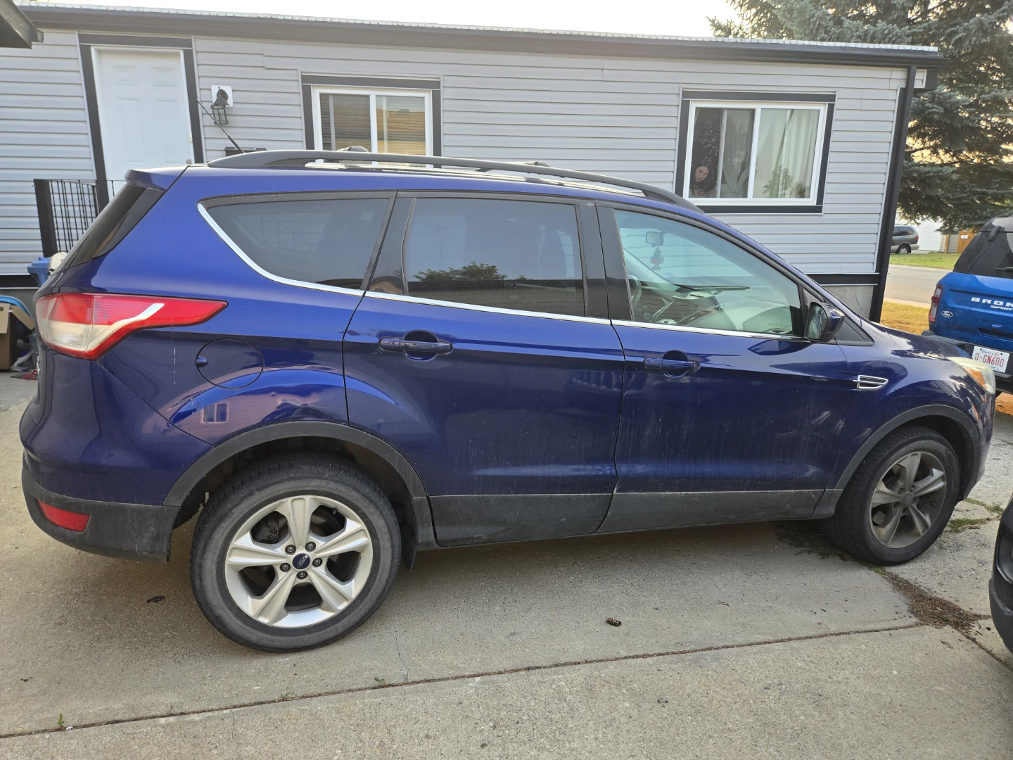 Blue Ford Escape - photo 3