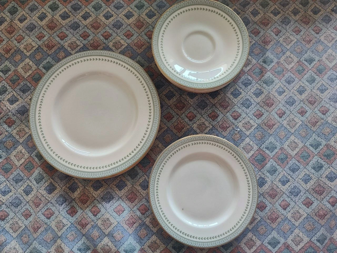 Vintage Royal Doulton Berkshire Plates & Saucers (TC 1021) - photo 3
