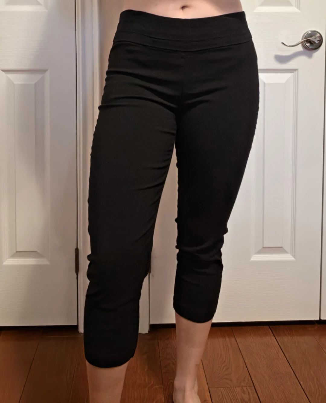 Back Capri Pants, Size 8 / M