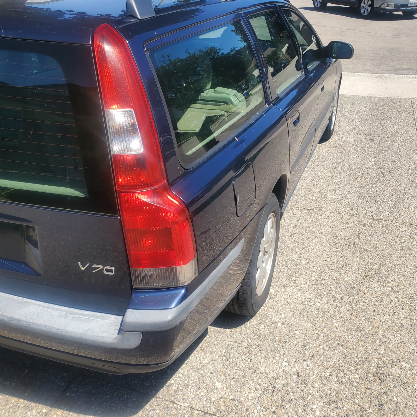 2003 Volvo V70 Wagon - photo 2