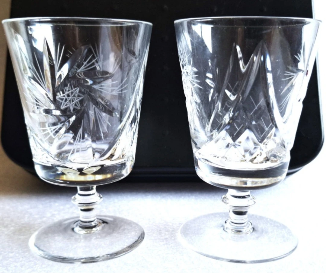 Set of 2 Crystal Etched Wine Glasses