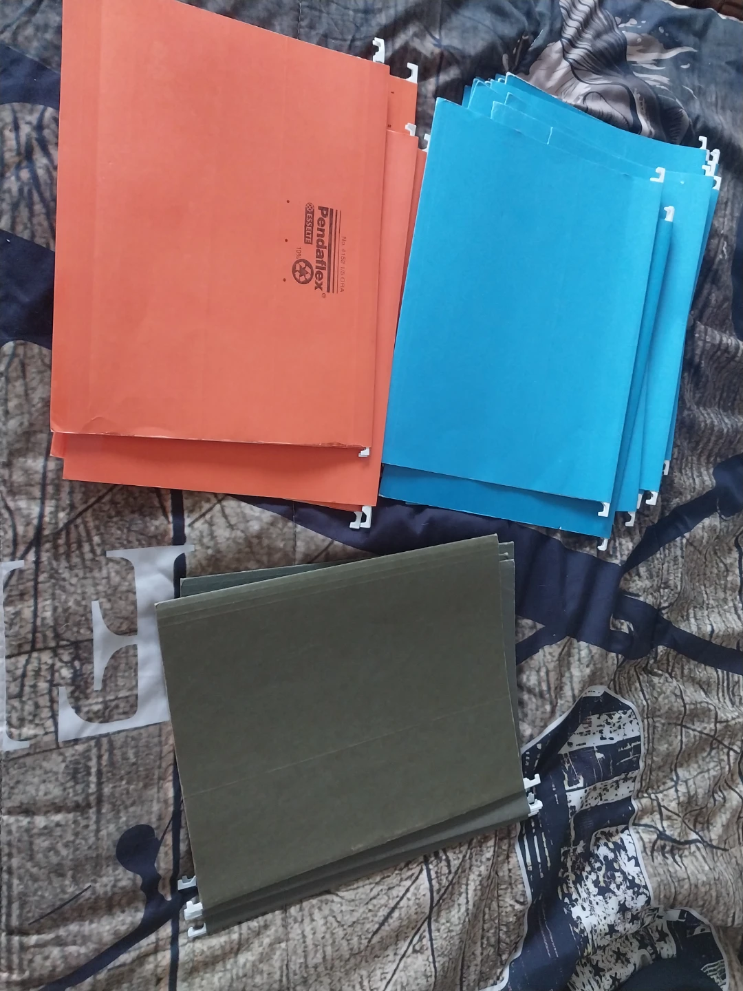 Clothes hangers and hanging folders - photo 2