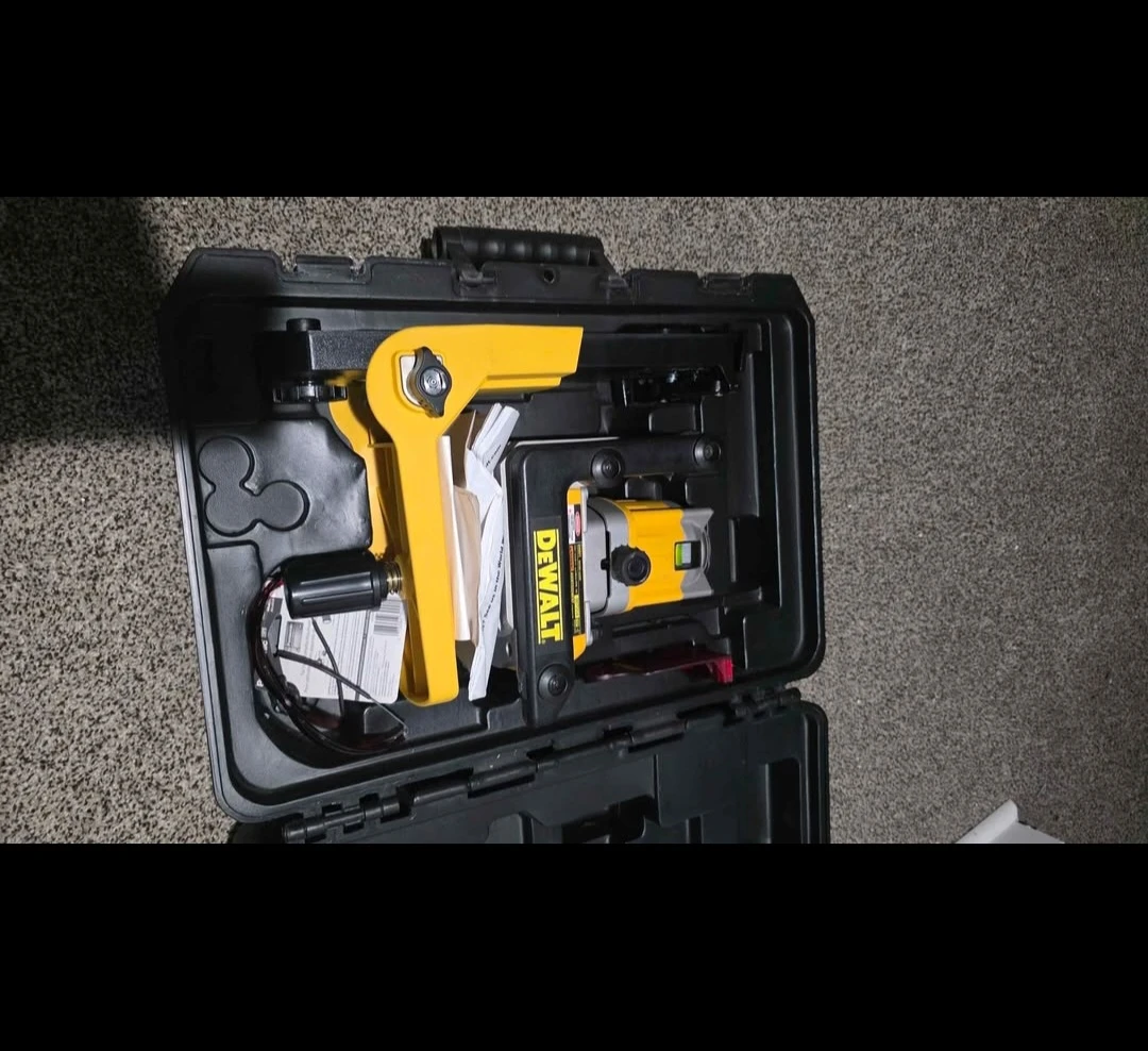 DeWalt Laser Level with Case - photo 4