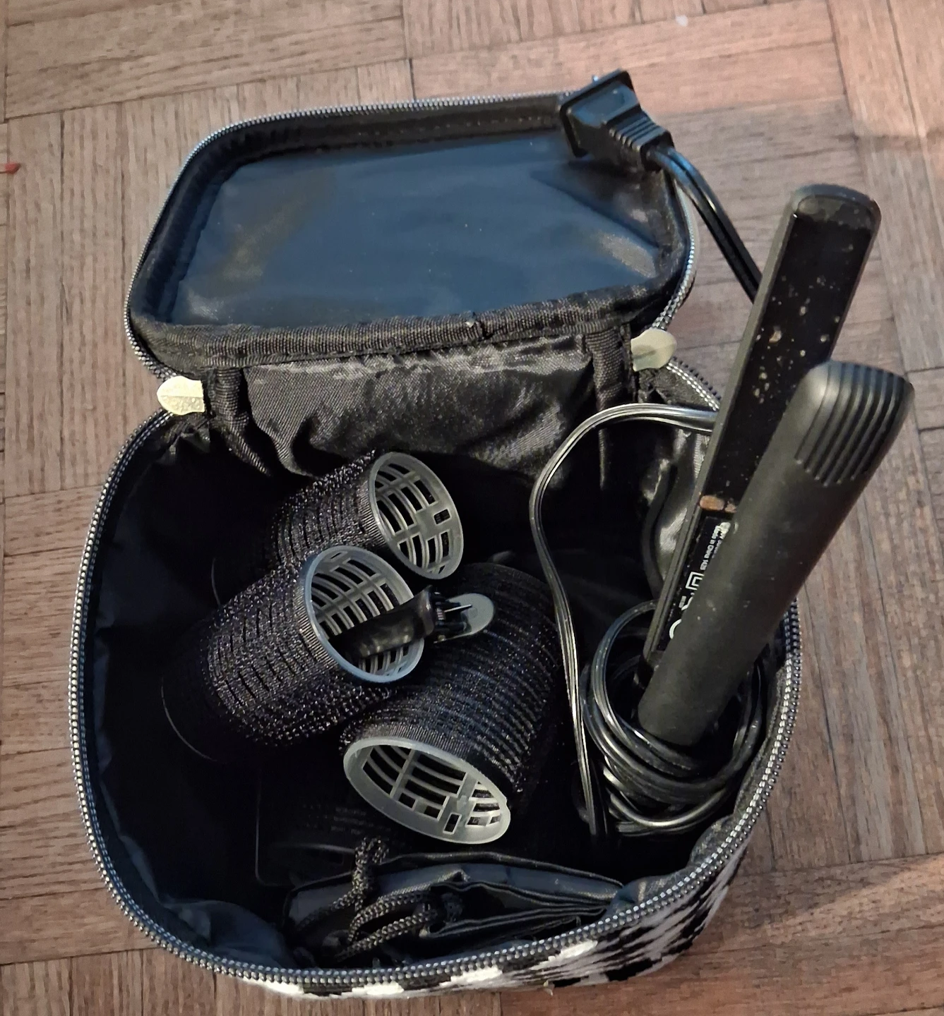 Hair curler set with travel case