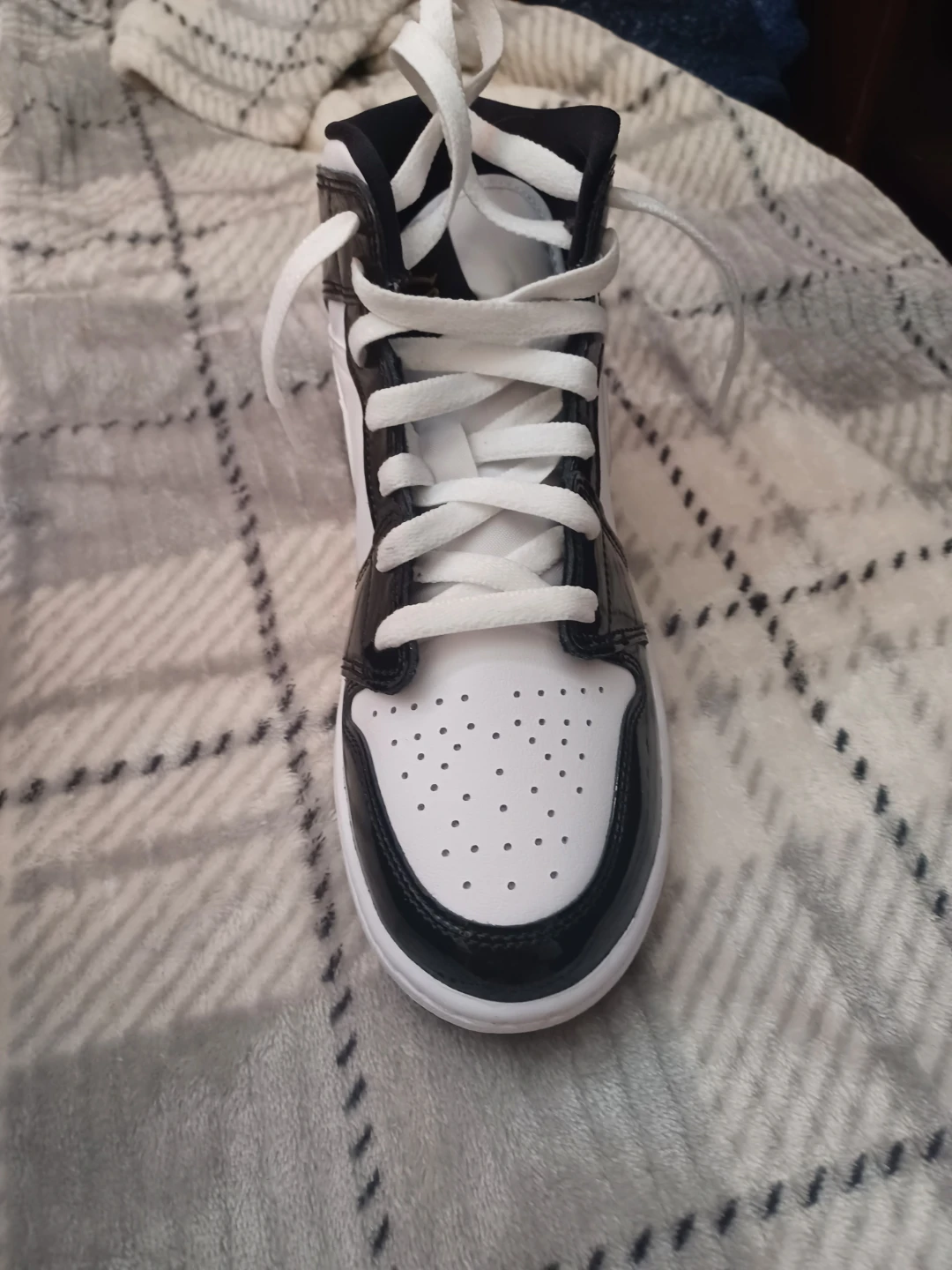 Air Jordan 1 Mid SE GS Black/White Sneakers - photo 5