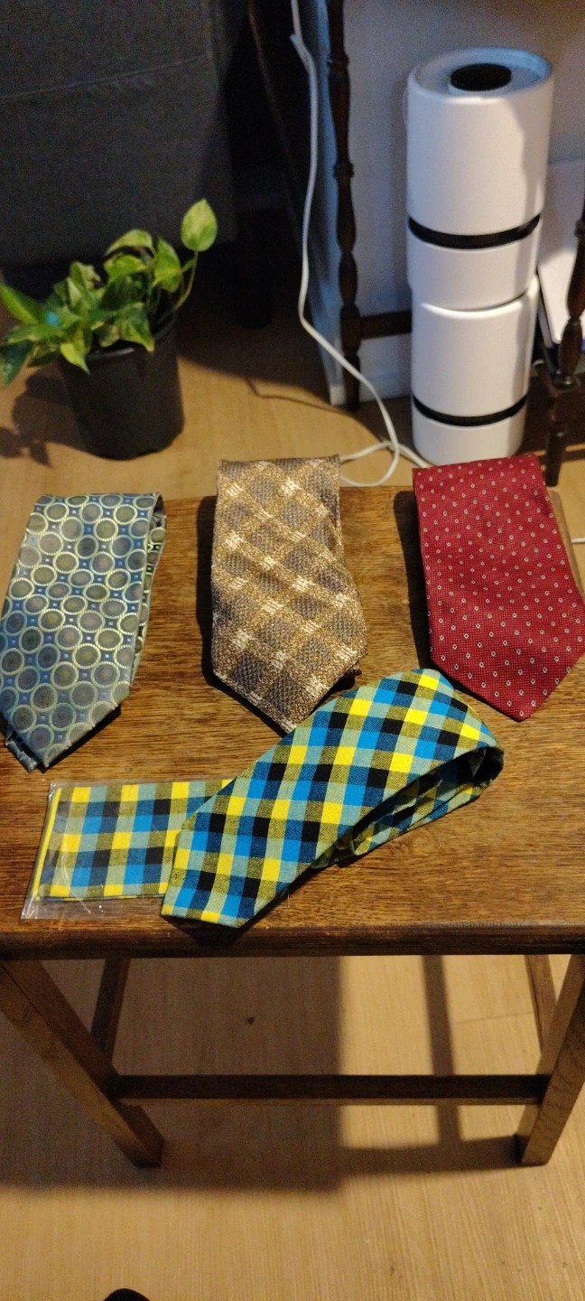Bundle of 4 Men's Ties
