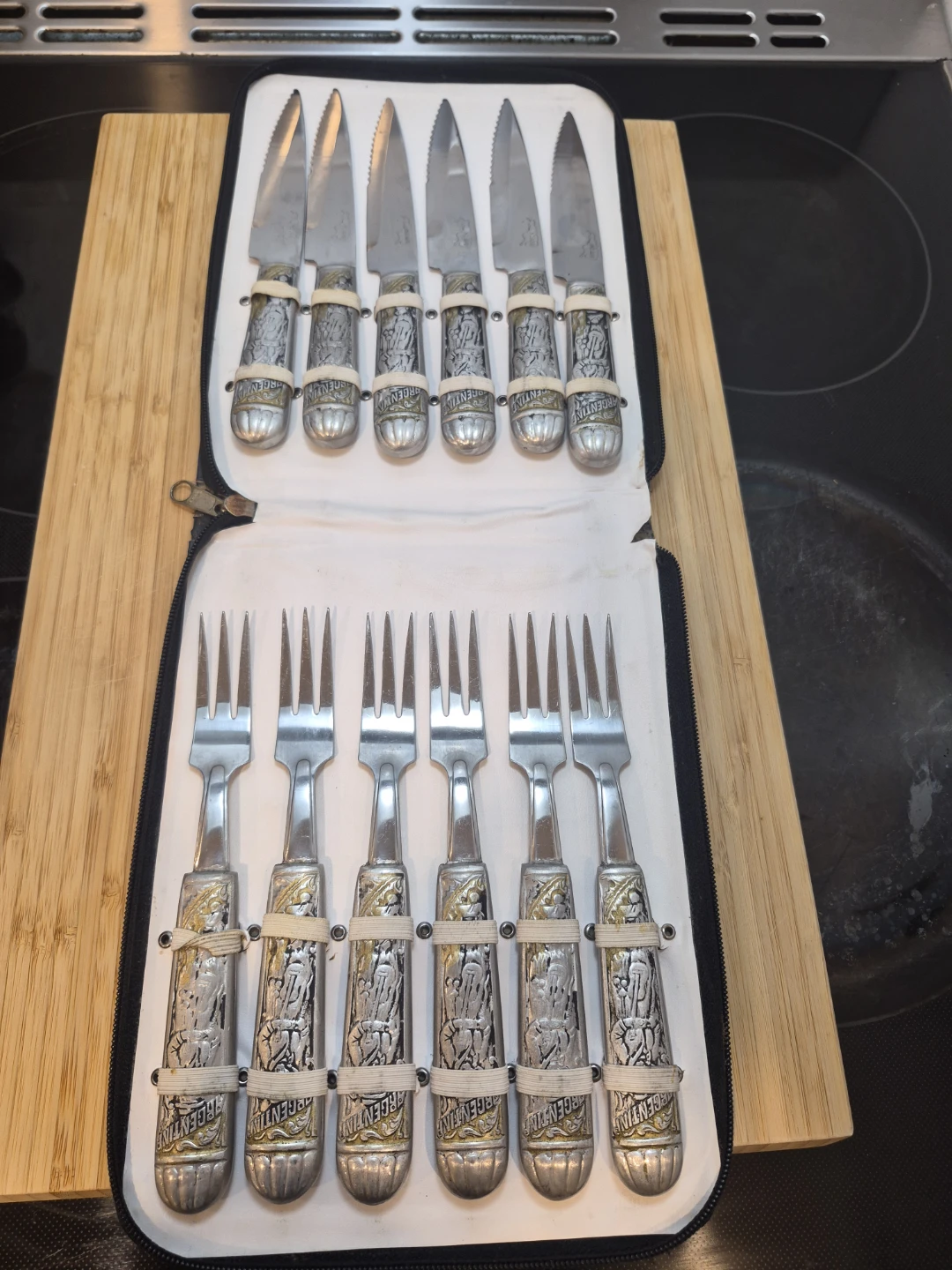 Vintage Argentinian BBQ Cutlery Set - 12pc w/ Case - photo 2