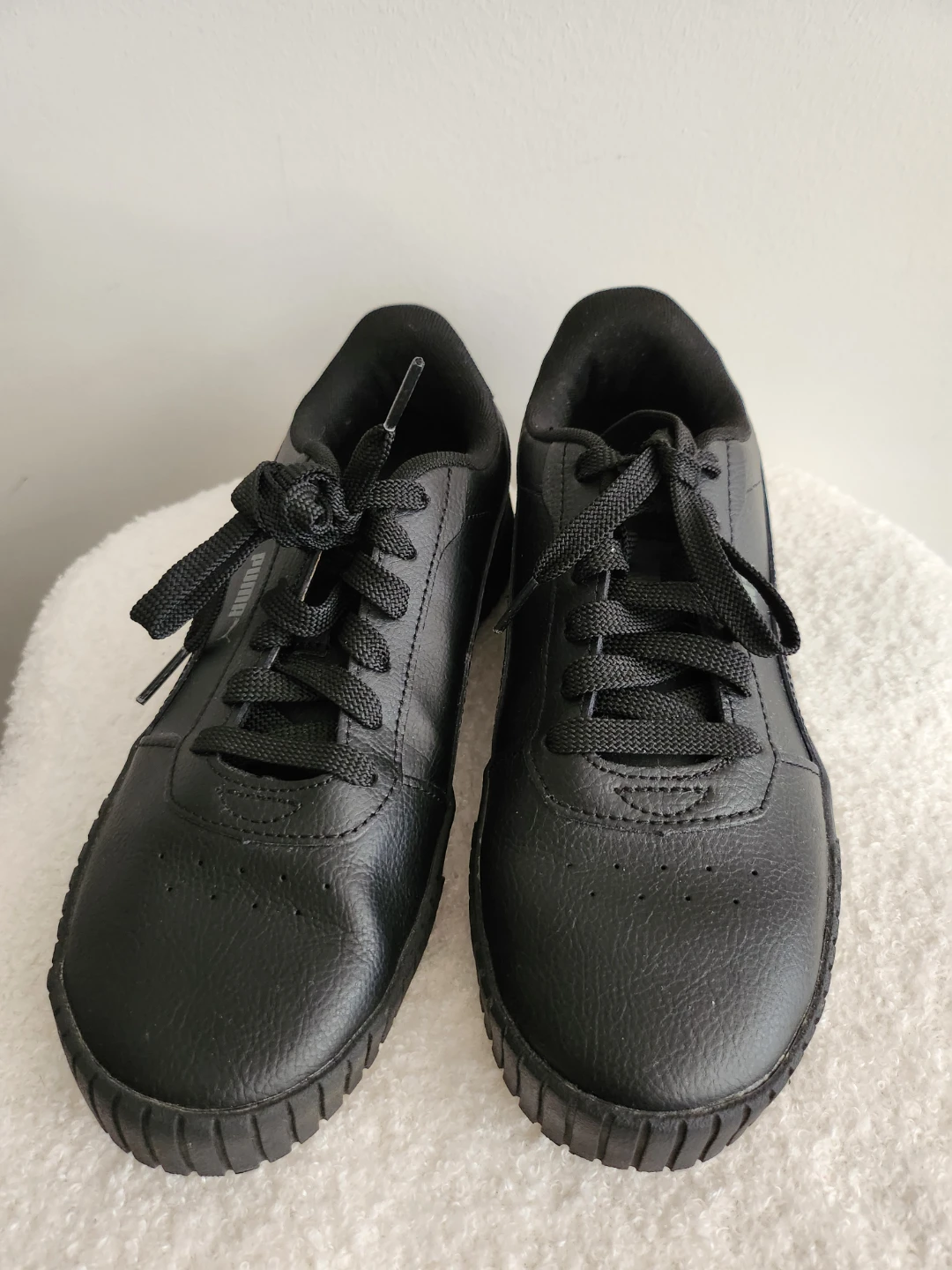 Woman's Puma Sneakers