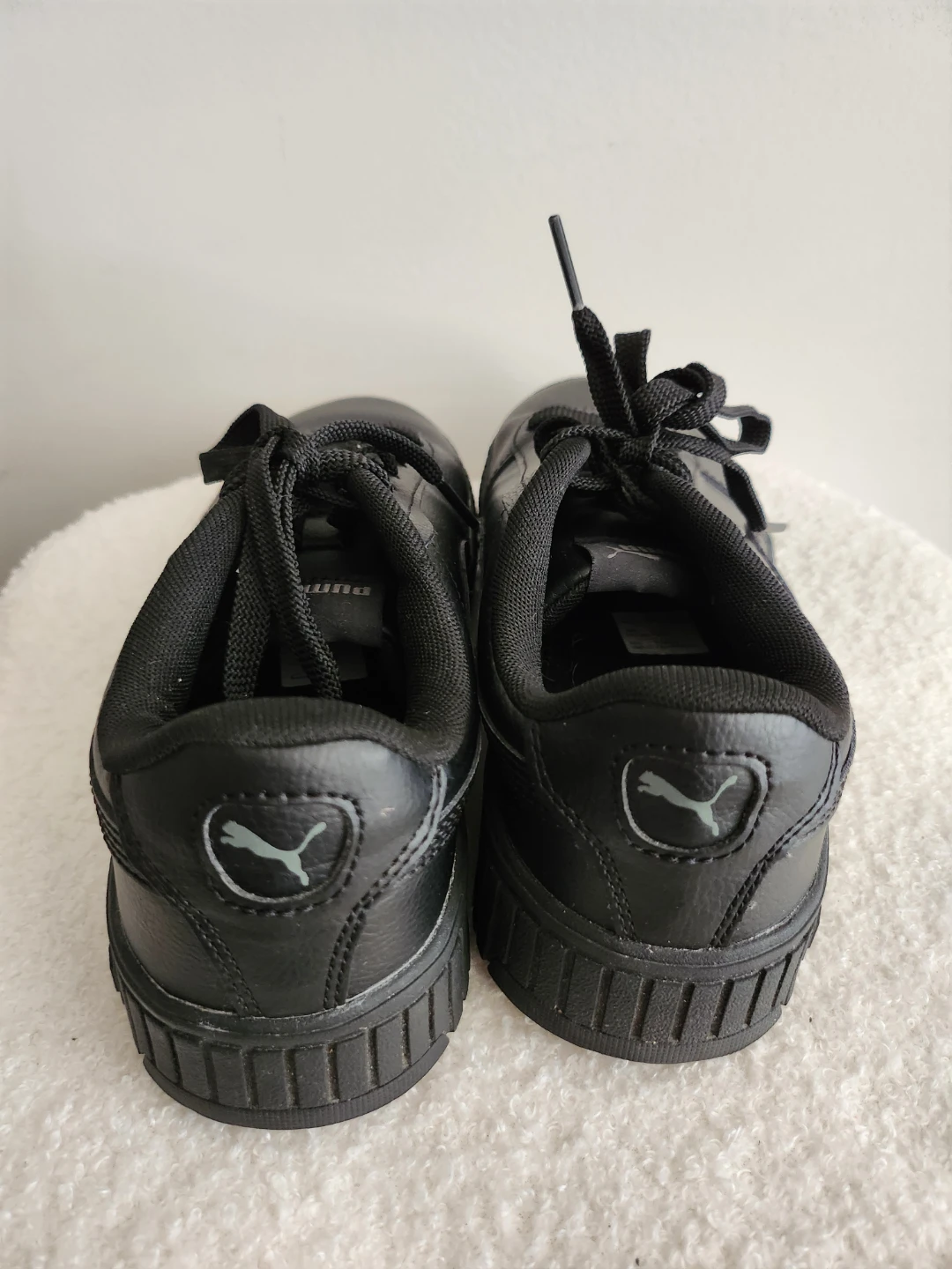 Woman's Puma Sneakers - photo 3