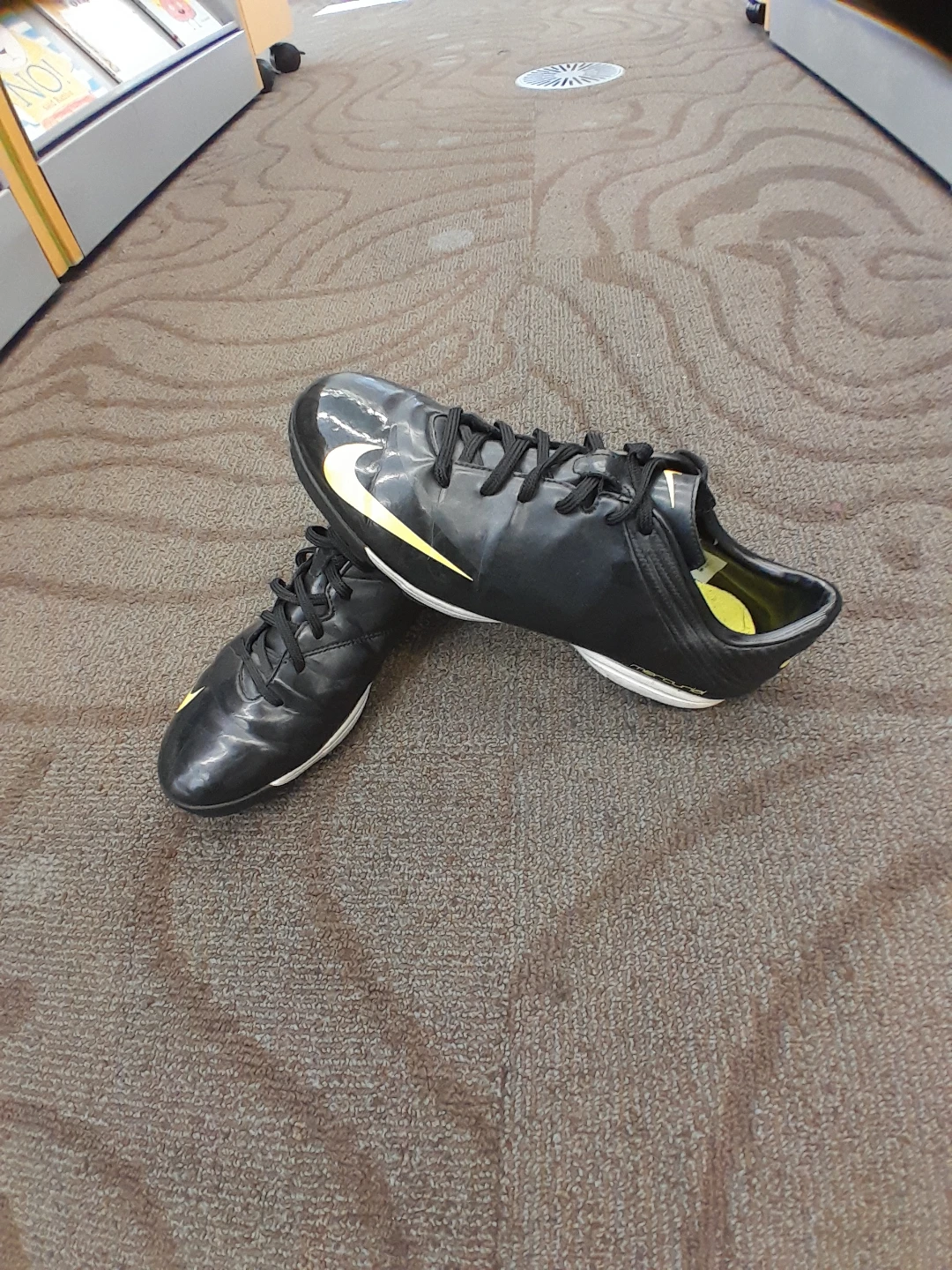 Nike Soccer Cleats Men's Size 9 - photo 2