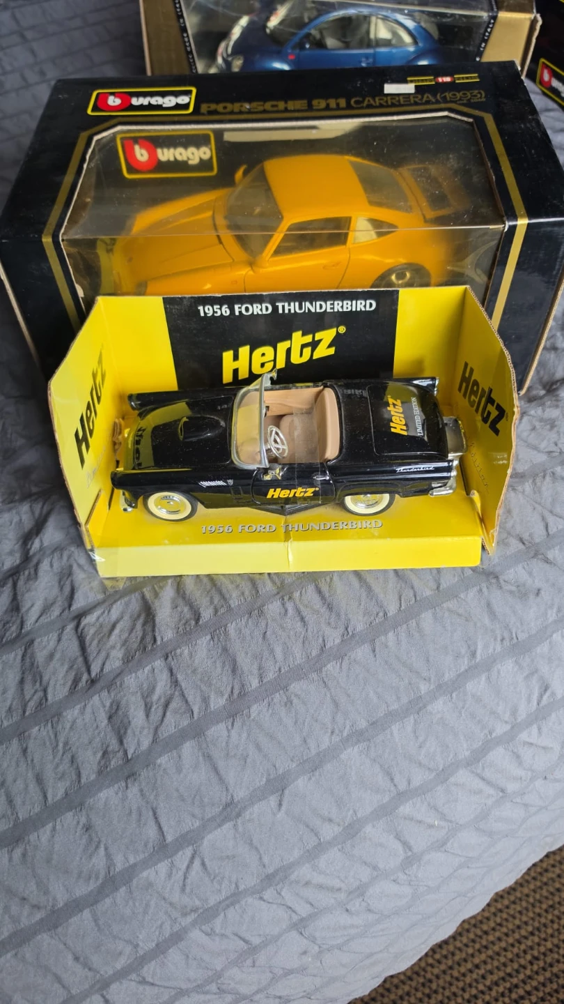 Bburago 1956 Ford Thunderbird Hertz Diecast Model Car