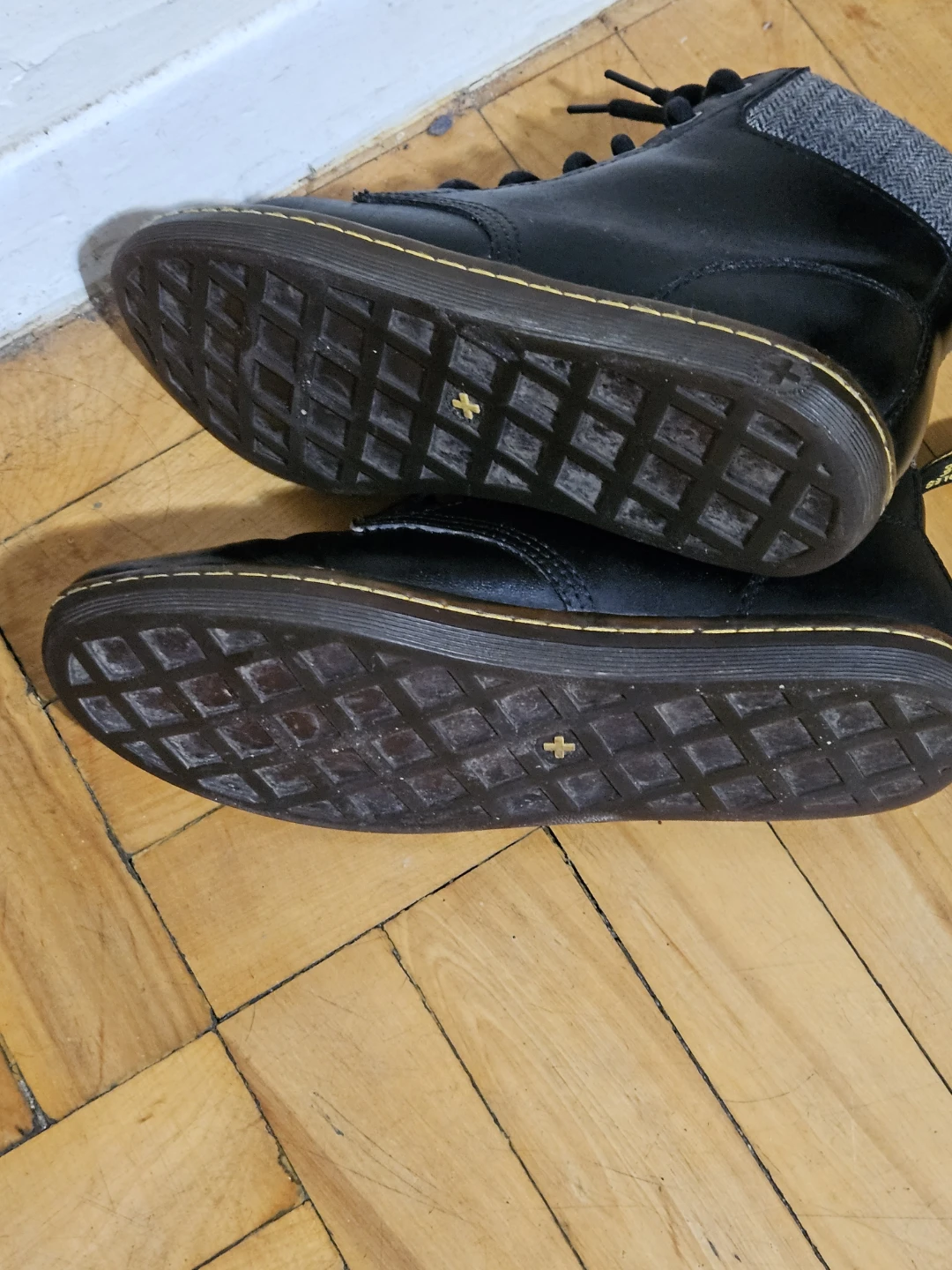 Dr. Martens Size 7.5-8 Black Leather Ankle Boots - photo 2