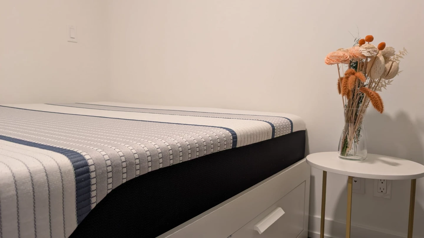 Queen Mattress - Serta iComfort TempActiv - photo 3