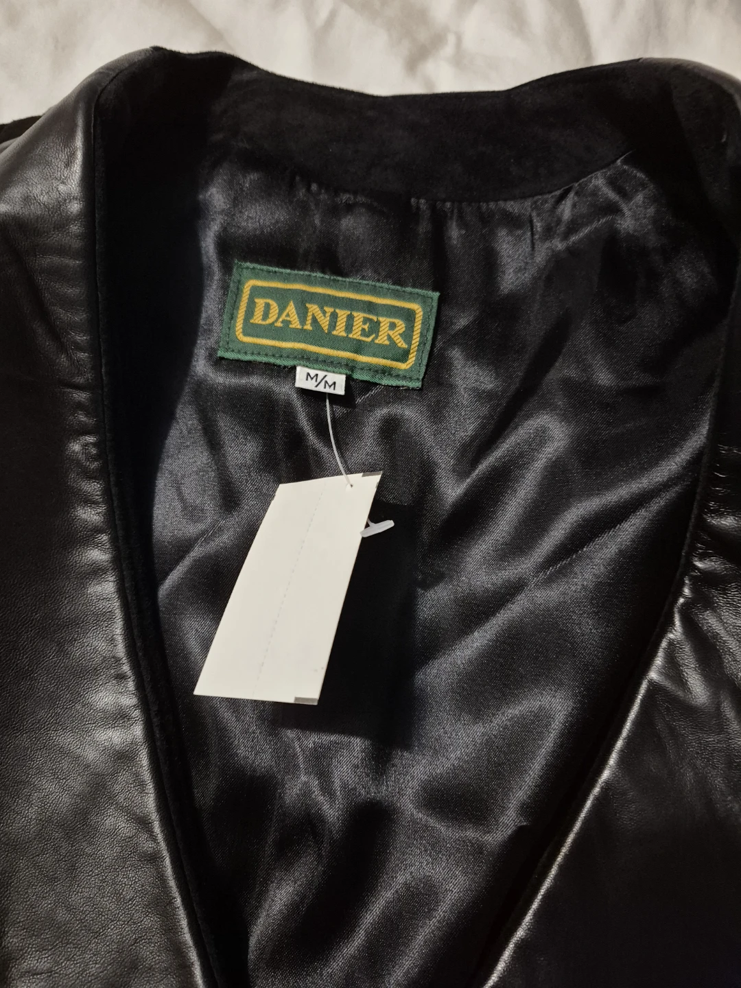 Danier Black Suede Leather Vest - photo 3