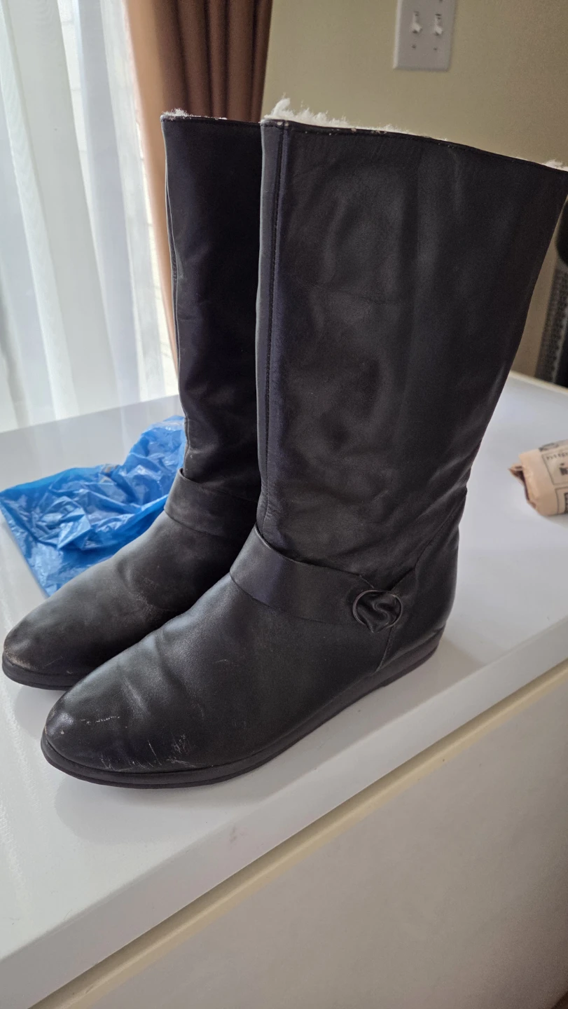 Black leather winter boots size 8