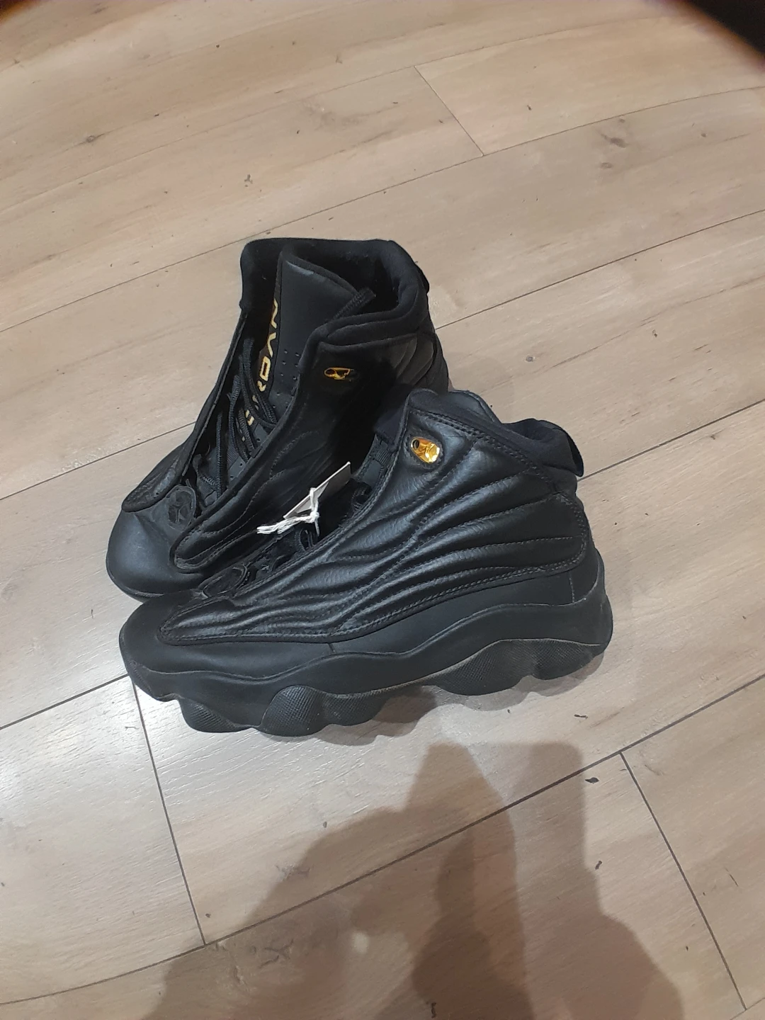 Jordan black sneakers Men's Size 7 - photo 2
