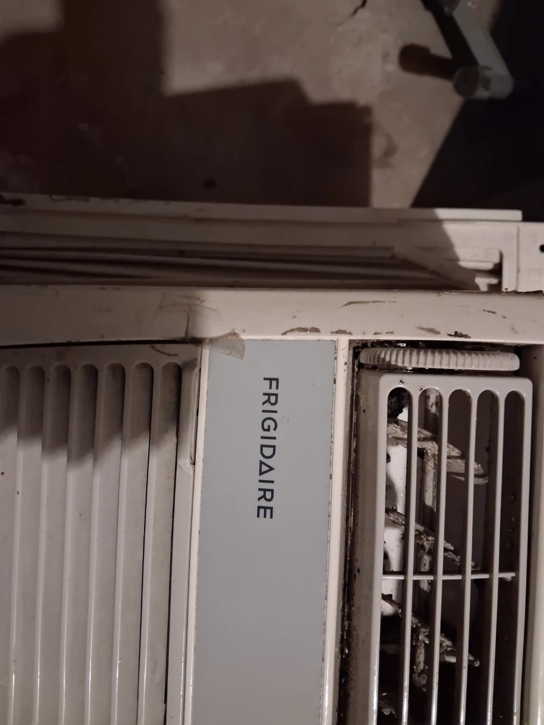 Frigidaire Window Air Conditioner - photo 2