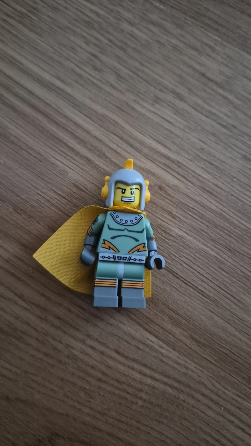 LEGO® Collectable Minifigure™ Series 17 - Retro Spaceman