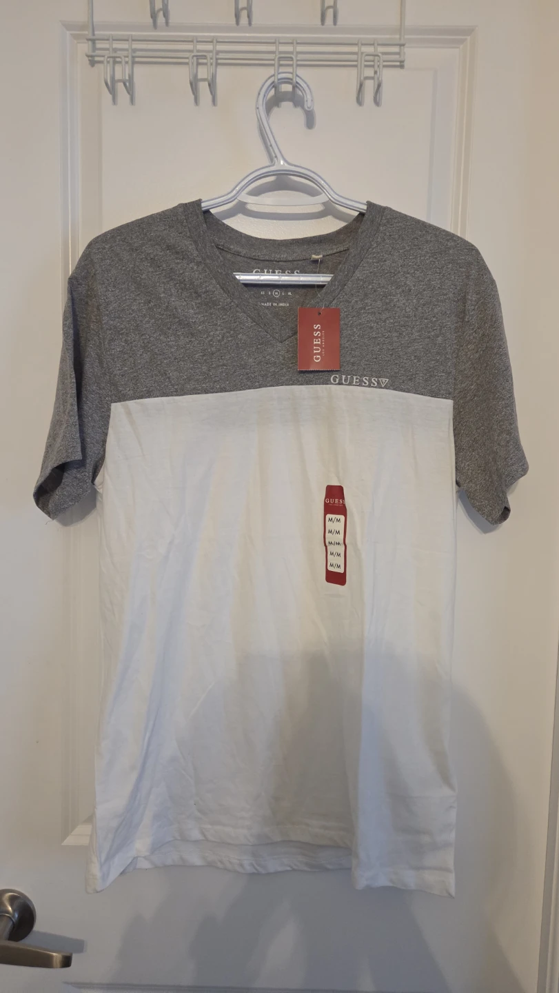 Guess Men's Colour Block V-Neck T-Shirt