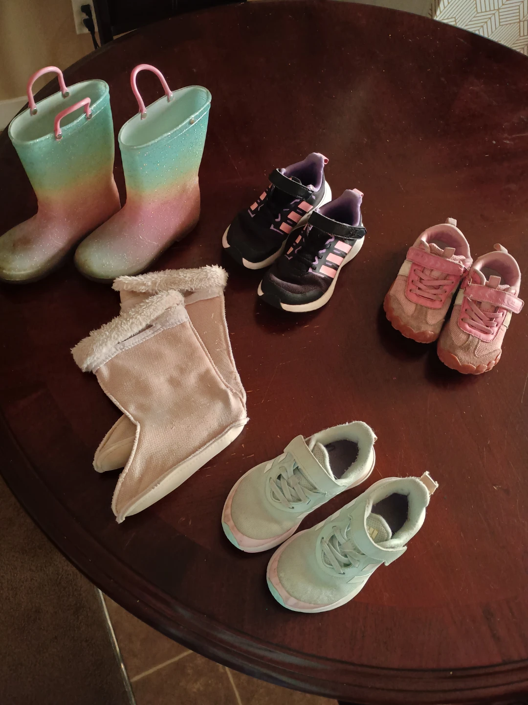 Kids shoes size 10/11