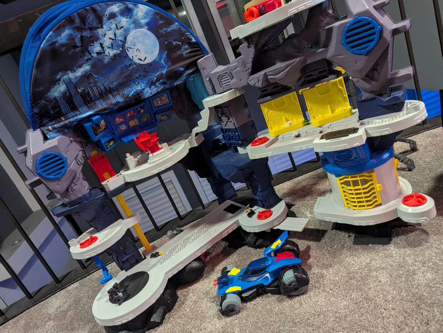 Fisher-Price Imaginext DC Super Friends Batman Batcave Playset - photo 5