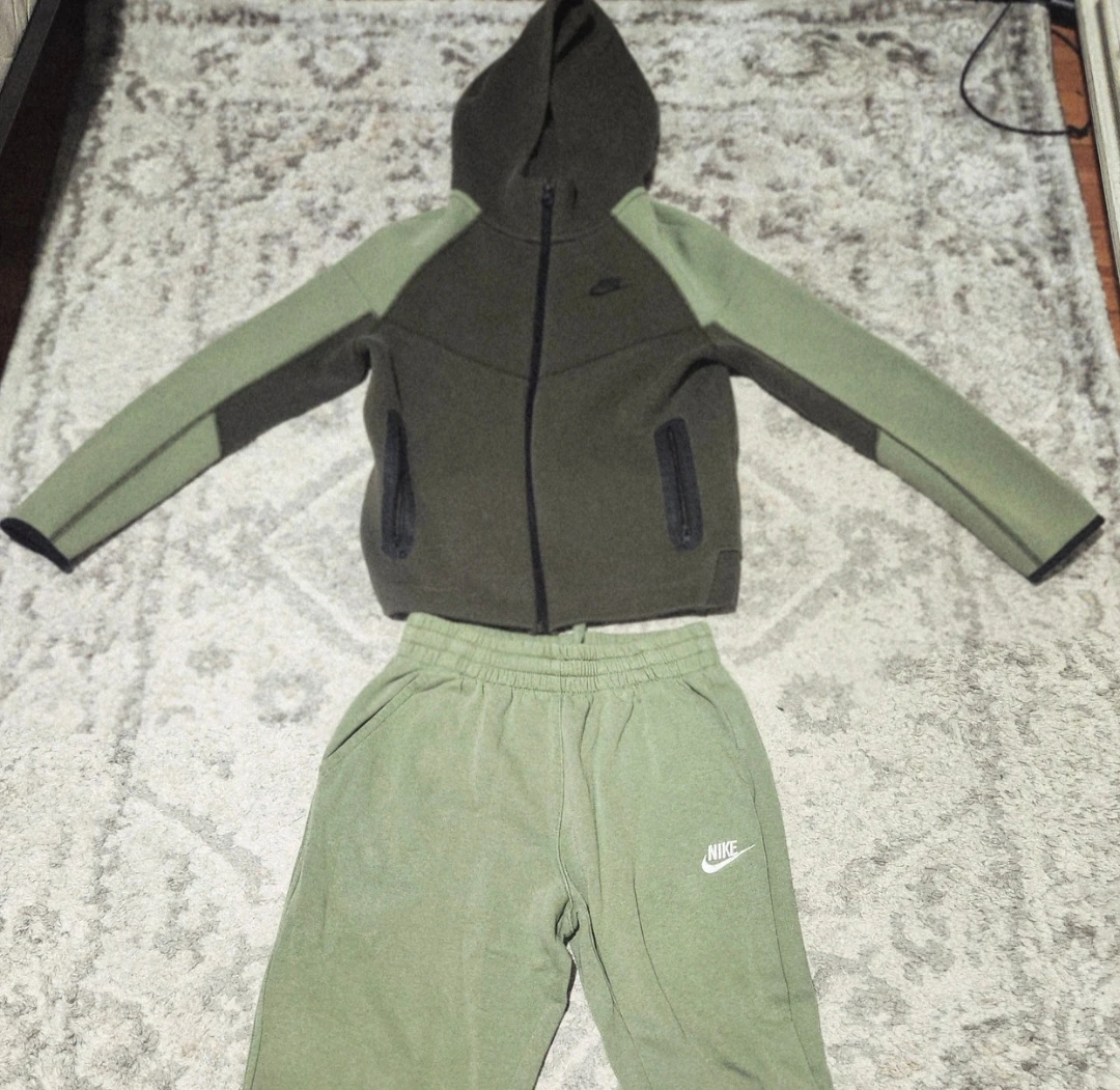 Nike Tech Fleece Joggers and Hoodie Set