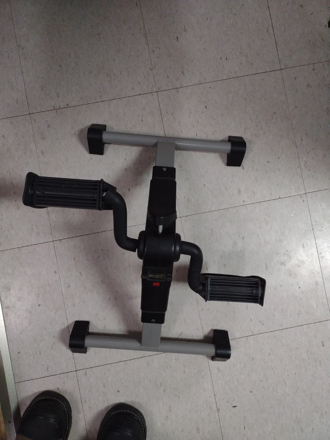 Under-desk bike / pedal exerciser - photo 3