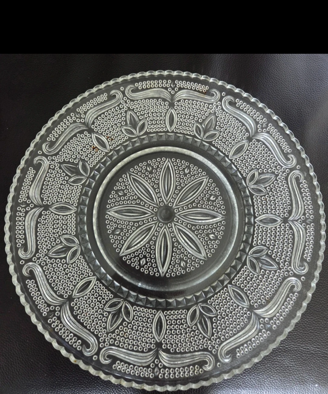 #🥕FREE Clear Glass Decorative Plate