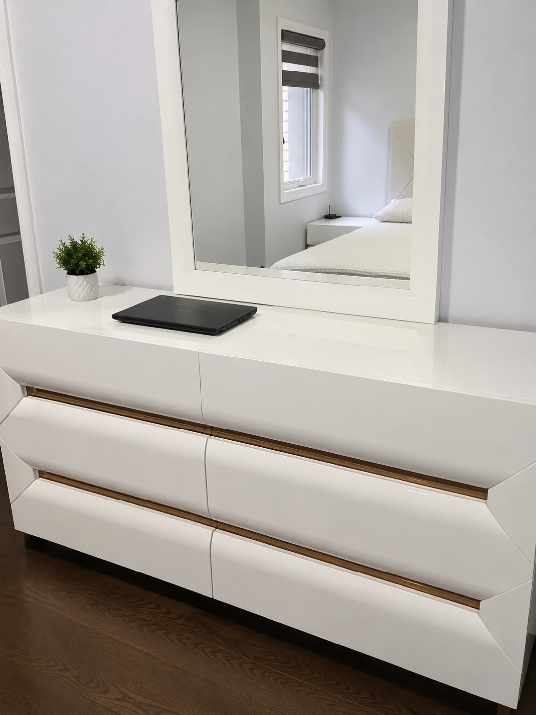 Queen Bedroom set - photo 2