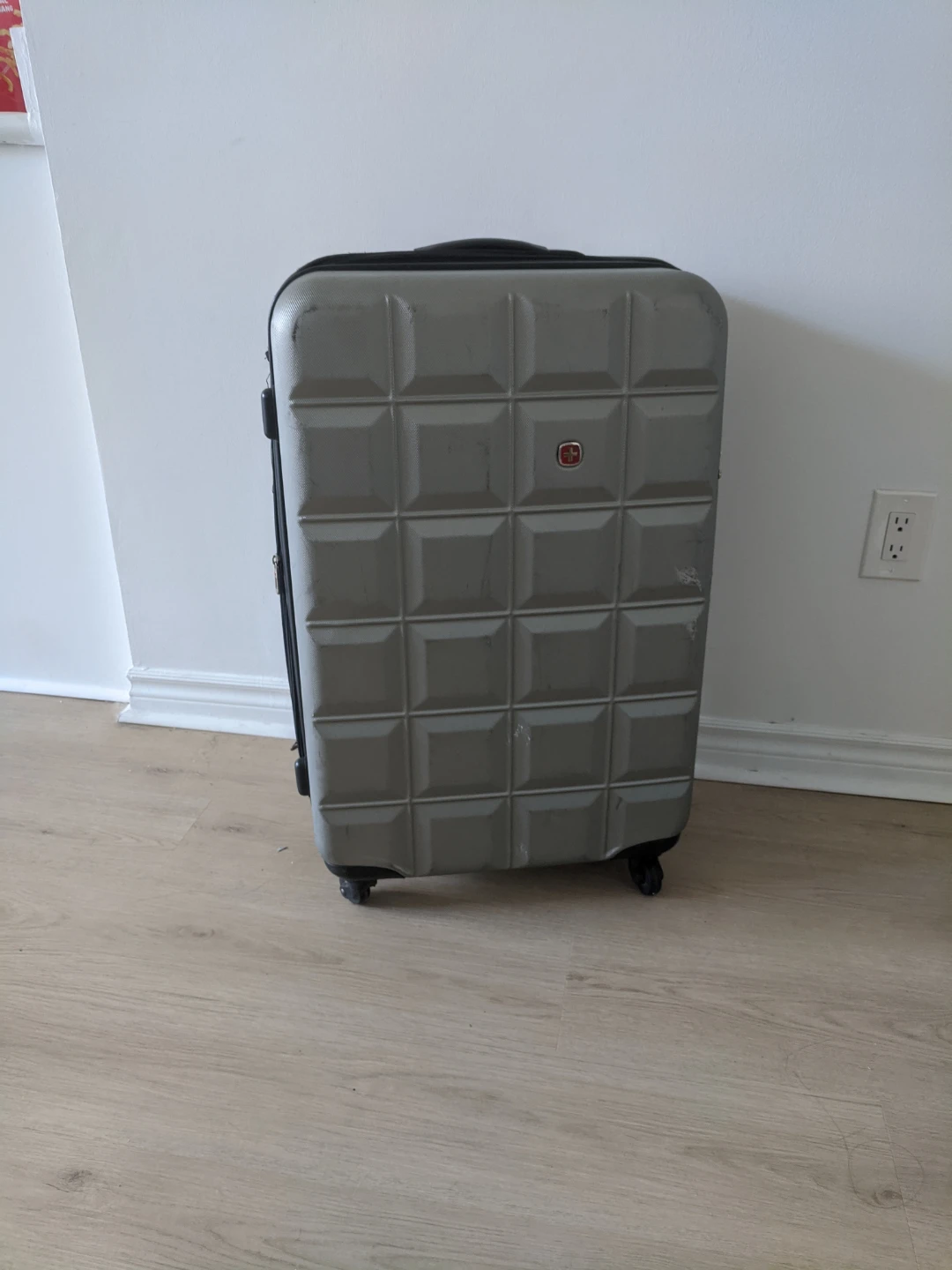 Swiss Gear Hardside Spinner Suitcase
