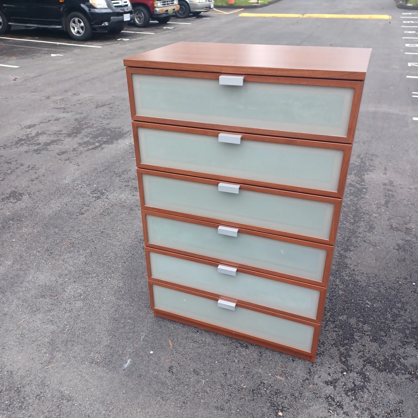 Dresser Ikea 48x32x18 inches delivery available - photo 2