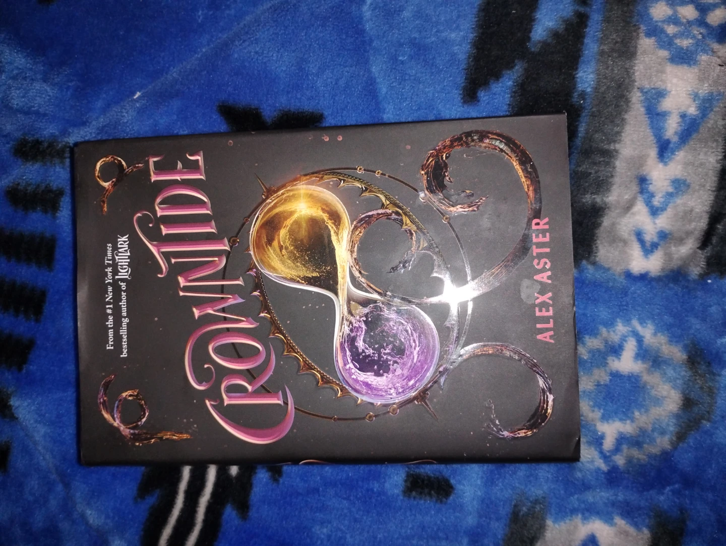 Crescendo (The Lightlark Saga) by Alex Aster